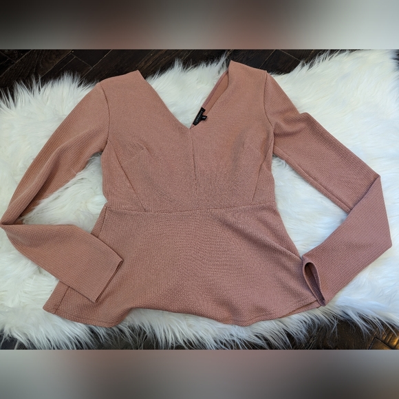 Light pink dynamite top - Picture 1 of 2